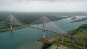 Panama Canal to cap daily transits, anticipating severe El Nino