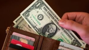 Dollar edges higher as investors weigh Iran sanctions, Treasury buybacks