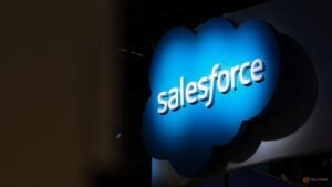 Salesforce raises annual forecasts, expands AI partnership with Anthropic
