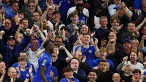 Chelsea and Fulham reach League Cup third round as Welbeck scores on debut