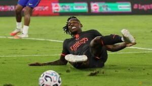 Leao bids emotional farewell to Milan amid reports of Galatasaray switch