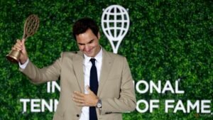 Emotional Federer full of love and gratitude at Hall of Fame induction