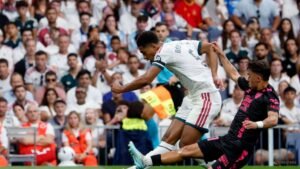Real Madrid cruise past Malaga 4-0 to maintain perfect start