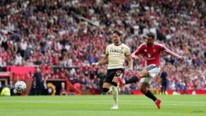 Assist king Fernandes turns from provider to predator in Man United romp