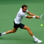 Drama-free Medvedev eases into US Open second round