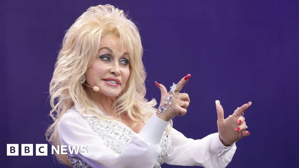 How Dolly Parton became the one thing most Americans could agree on
