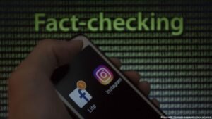 How DW fact-checks fake news