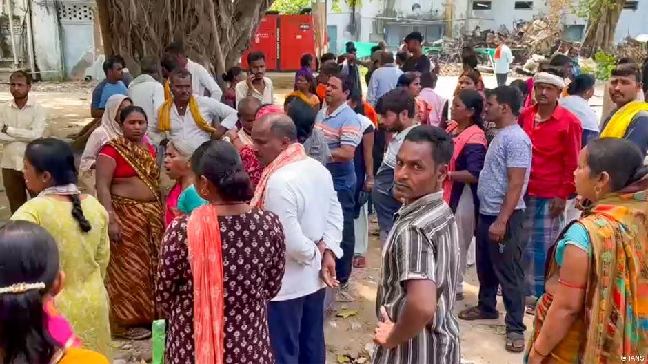 India temple stampede in Bihar kills 7
