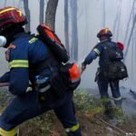 Greek firefighters struggle to save coastal resort