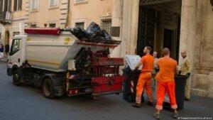 Italy: Garbage workers help woman find €1 million jackpot