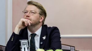 Russia: Top court bans opposition anti-war party from vote