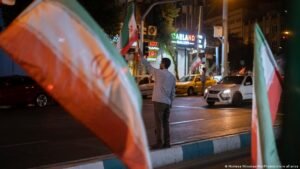 Middle East: Iran vows response to fresh US sanctions