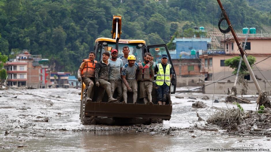 Nepal floods: More than 160 killed, nearly 1,400 missing