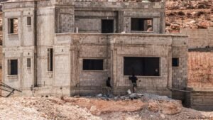 Israeli settlers attack Palestinian homes in West Bank