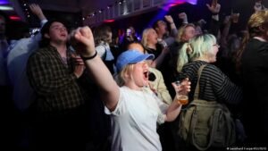 Iceland EU referendum sees slim, early lead for ‘yes’ camp