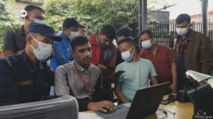 Nepal starts mass burials of hundreds ⁠of flood victims