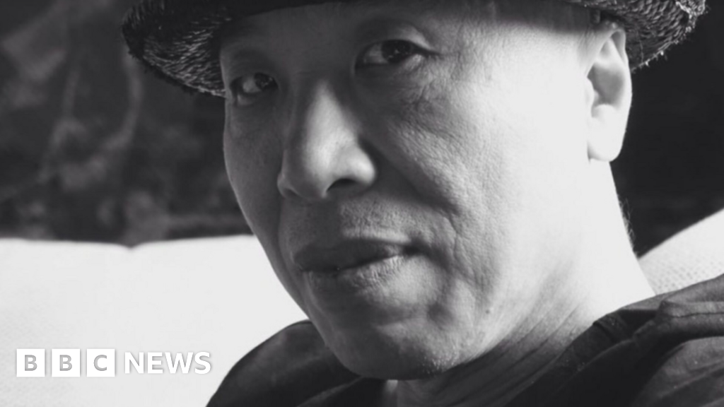Gao Zhen: China jails artist over satirical Mao Zedong sculptures, say rights groups