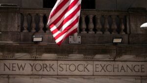 US stocks fall on spiking bond yields, higher oil prices