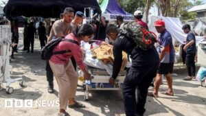 Rescuers search for survivors of powerful Indonesia earthquake