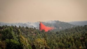 Fire in southwestern Spain active as 470 moved to safety
