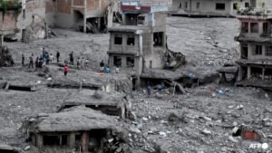 Nepal-Tibet toll tops 1,000 as tunnel rescue offers last hope