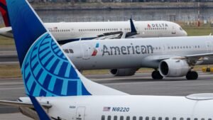 Airlines waive flight-change fees ahead of nor’easter