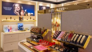 An iconic beauty stock is getting its shine back. Stephanie Link says it’s still on sale