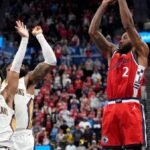 NBA-Clippers to forfeit five draft picks, fined $30 million after Leonard probe