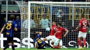 Martinez scores late winner as Inter Milan rally to beat Napoli