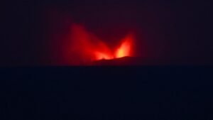 Jakarta airport suspends flights due to Mount Anak Krakatau ash; SIA flights affected
