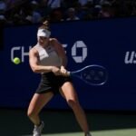 Noskova battles past Kostyuk to reach US Open quarters