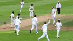 Robinson strikes twice as England close in on Pakistan whitewash