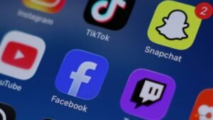 EU to ban social media for under 13s, curb access until 15