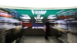 Korean retail investors lost $250 million from scams during stock swing