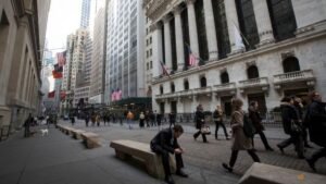 Hedge funds step up bets against consumer stocks in August, Hazeltree says