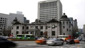 Bank of Korea to assess inflation, growth for rate hikes, board member says