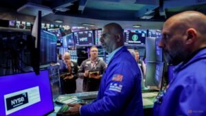 US stocks fall as 10-year Treasury yield hits highest since 2007