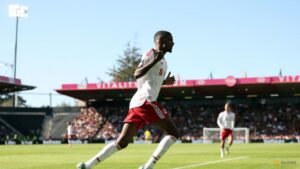 In-form Isak leaves Sweden camp due to minor injury