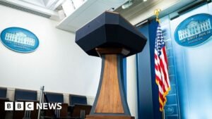 Judge temporarily overturns Trump’s White House media ban