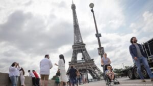 Eiffel Tower chief to step down after female staff excluded during Hindu group’s visit