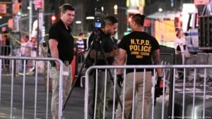 Times Square stabbing in NYC leaves 1 dead, assailant killed