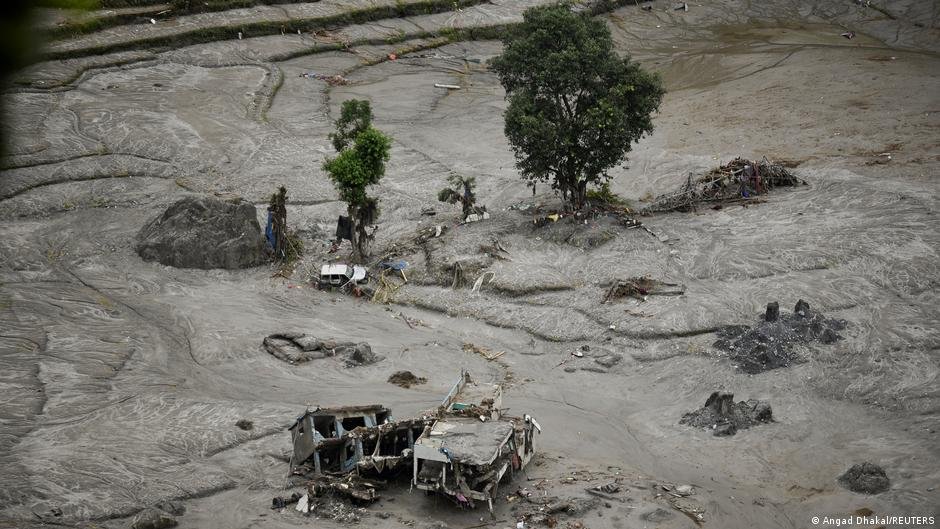 After Nepal floods, survivors return to ruins of their homes