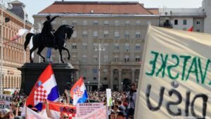Croatia: Toxic waste protest draws tens of thousands