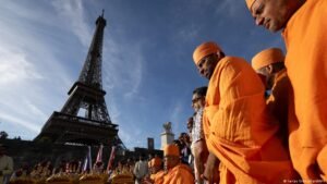 India news: Hindu group apologizes over Eiffel Tower row
