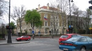 Hungary orders 10 Russian diplomats to leave