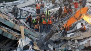Gaza: 20 dead, including children, in building collapse