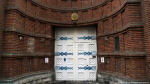 Iran closes language center in Tehran, France vows response