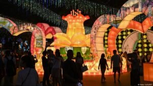 Hong Kong’s Moon Festival shines with thousands of lanterns