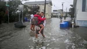 Powerful ‘nor’easter’ storm batters US, hundreds of flights canceled