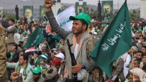 81 dead as Yemen’s Houthis push towards key strait: Sources